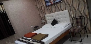 i roomz bagyas residency