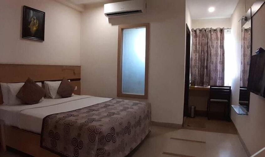 i roomz bagyas residency