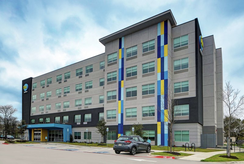 tru by hilton austin airport tx