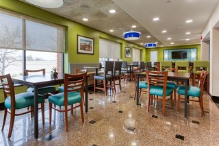 Heritage Inn & Suites St. Louis/Fenton, Trademark By Wyndham,Fenton>>Des Peres,3 star