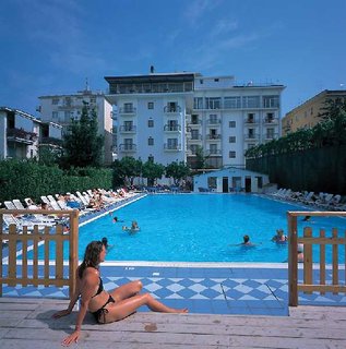 Grand Hotel Flora,Near Piazza Tasso,4 star