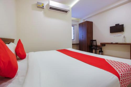 Oyo Flagship 35993 Puppalaguda,Manikonda>>Hyderabad,3 star