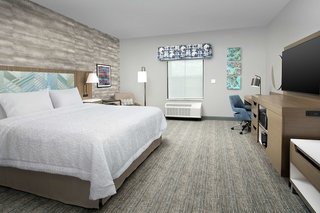 Hampton Inn Boston Logan Airport Chelsea,Chelsea>>Boston,3 star