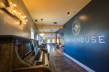 Red Tree Lodge,Fernie>>Cranbrook,3 star