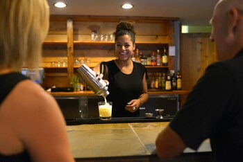 Red Tree Lodge,Fernie>>Cranbrook,3 star