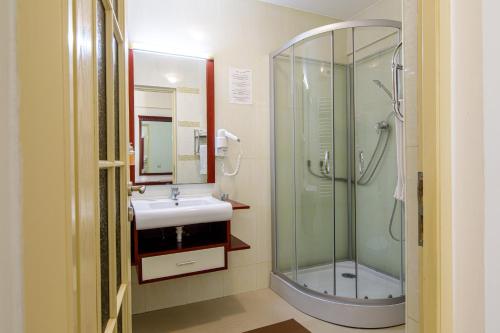 lira pacific aparthotel