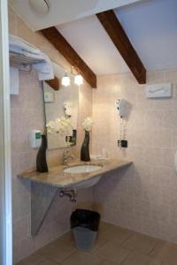 le palme adults only 10 years old