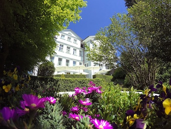 hotel and spezialitatenrestaurant zur linde