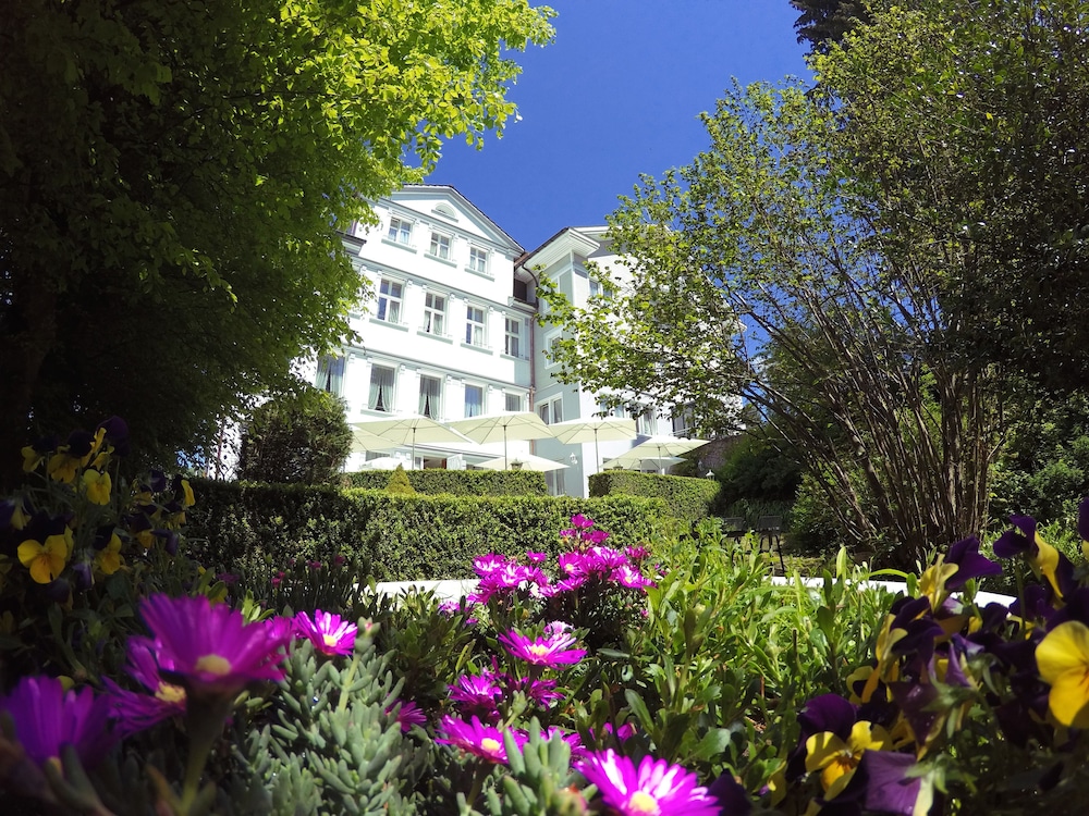hotel and spezialitatenrestaurant zur linde