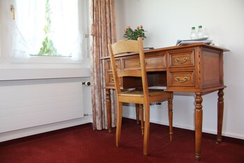 hotel and spezialitatenrestaurant zur linde