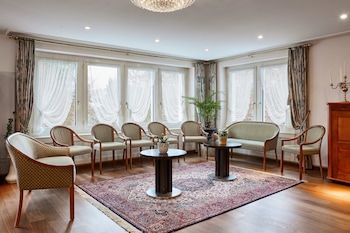 hotel and spezialitatenrestaurant zur linde