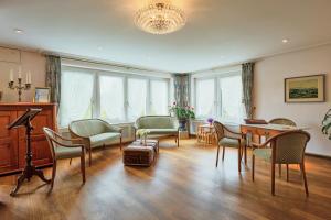 hotel and spezialitatenrestaurant zur linde
