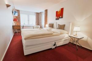 hotel and spezialitatenrestaurant zur linde