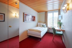 hotel and spezialitatenrestaurant zur linde