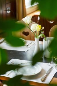 hotel and spezialitatenrestaurant zur linde