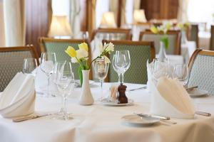 hotel and spezialitatenrestaurant zur linde