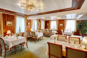 hotel and spezialitatenrestaurant zur linde