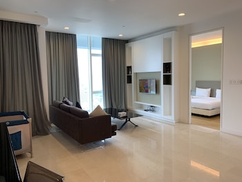 platinum service suite the face