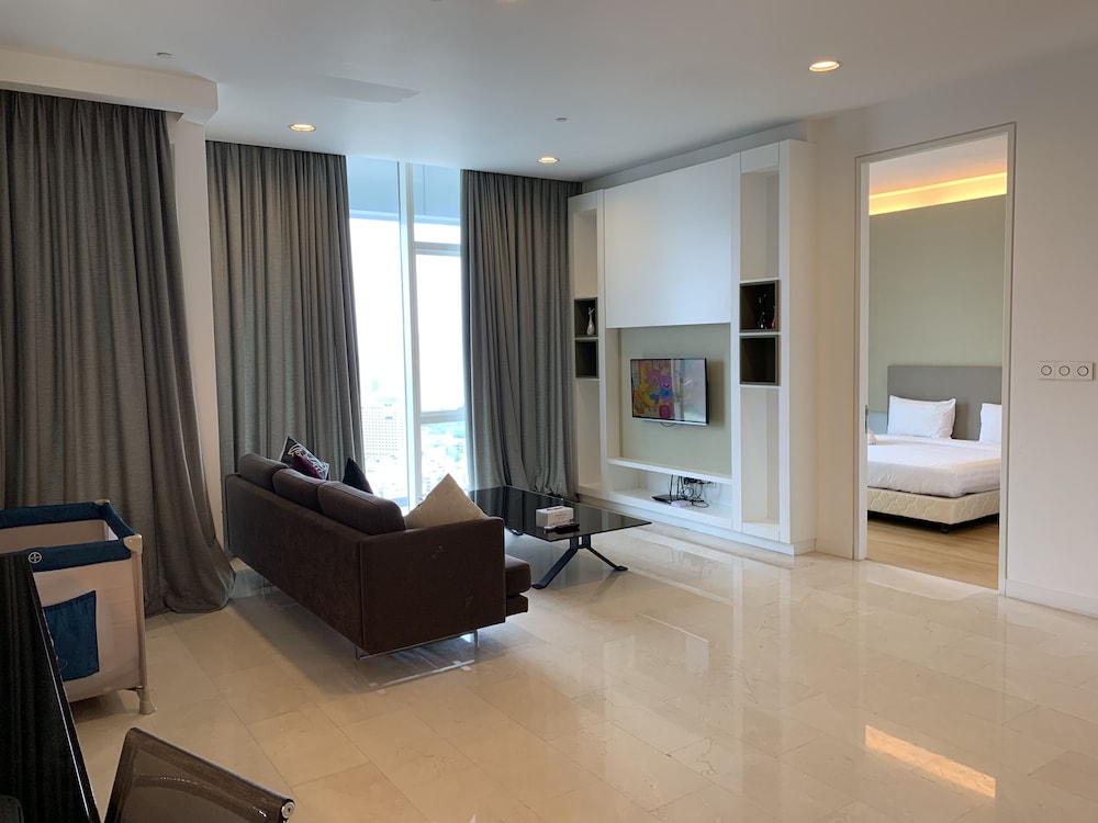 platinum service suite the face