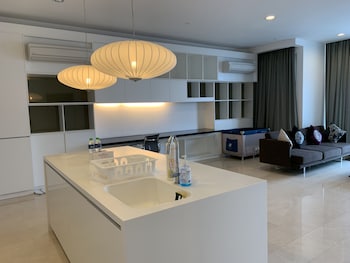 platinum service suite the face