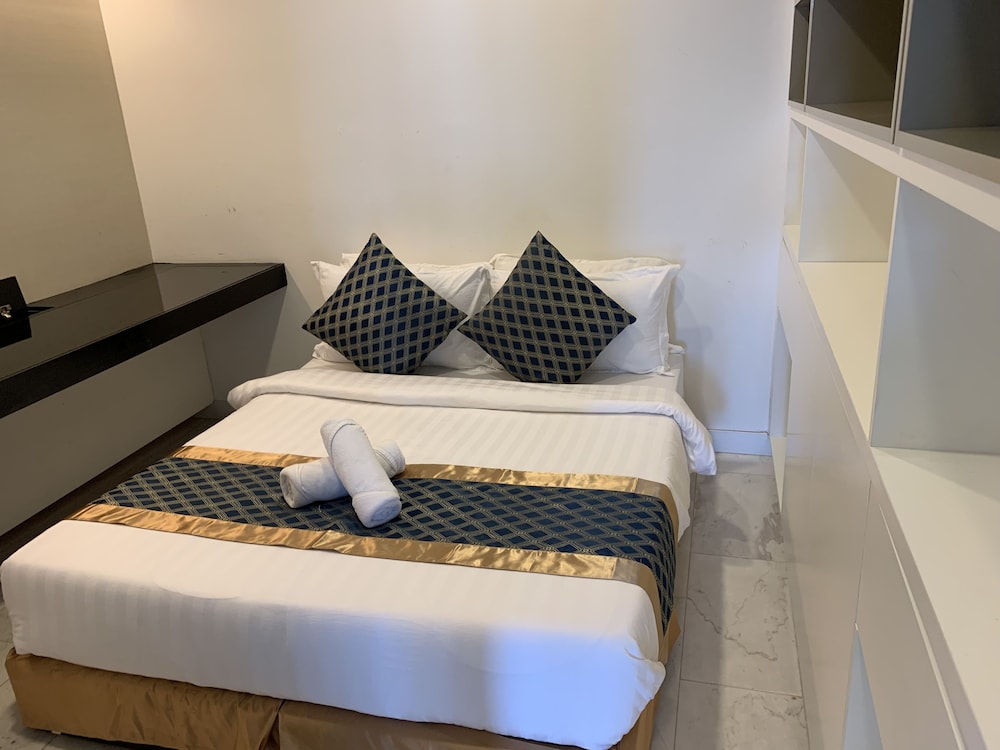 platinum service suite the face