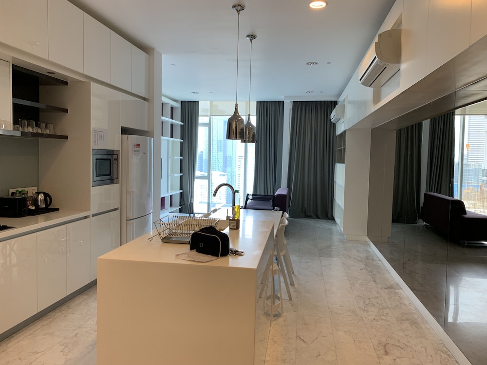 platinum service suite the face