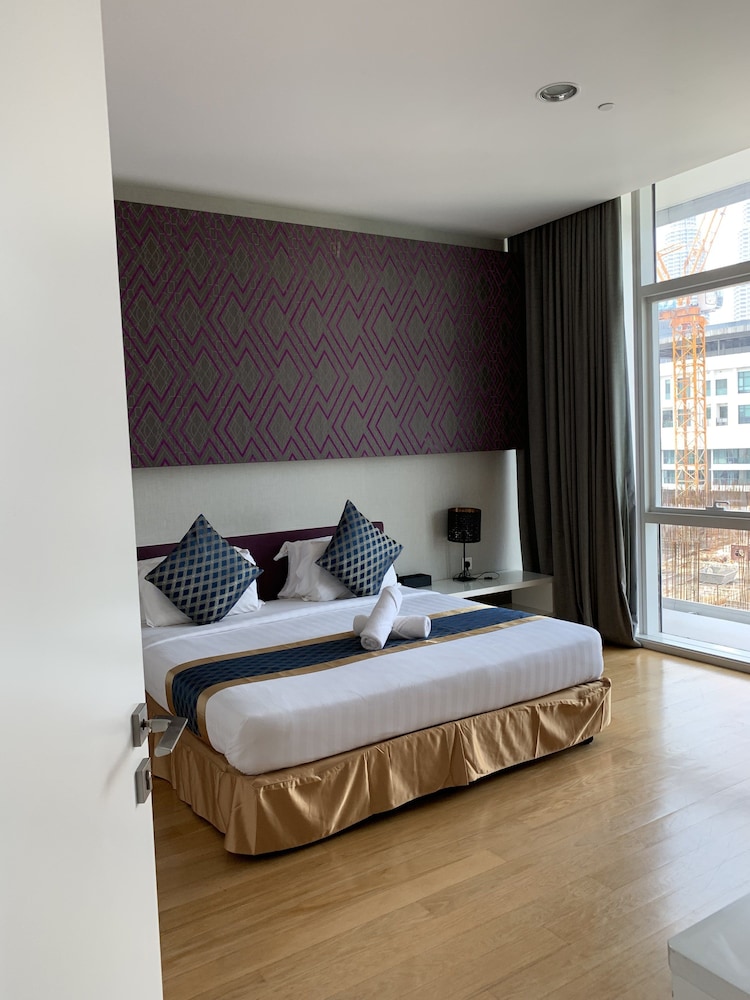 platinum service suite the face