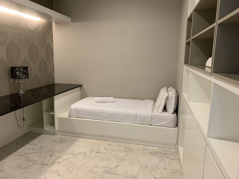 platinum service suite the face