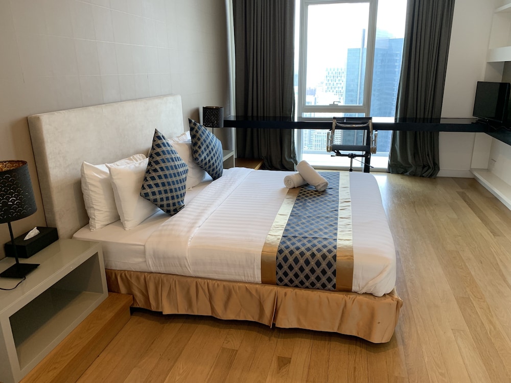 platinum service suite the face