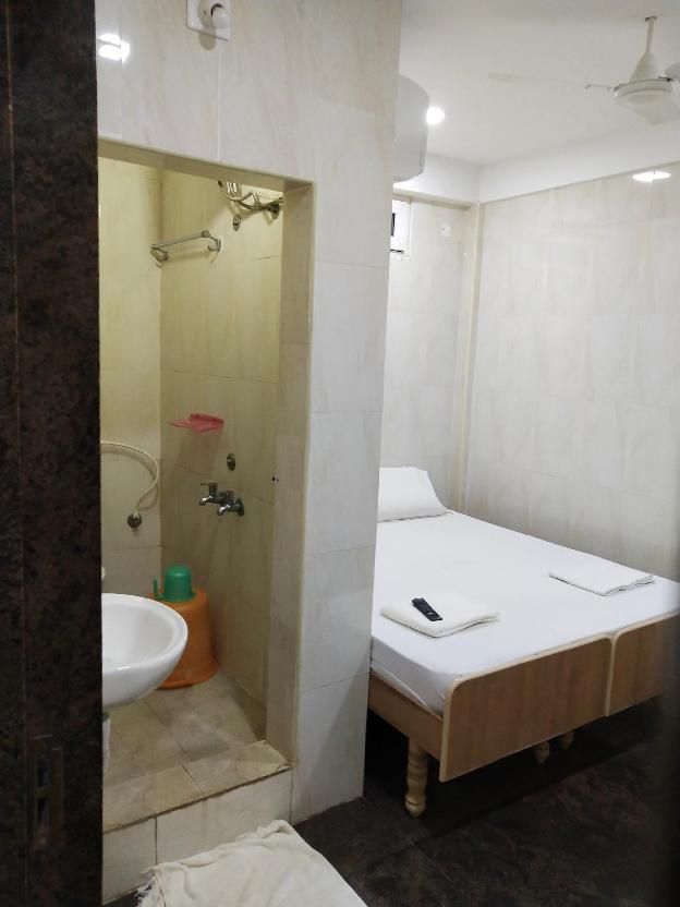 i roomz gvk residency