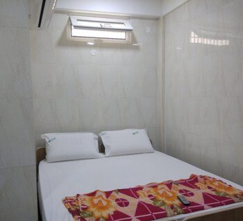 i roomz gvk residency