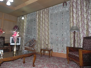 Shabrose Heritage Houseboats,Jammu>>Gulmarg,3 star