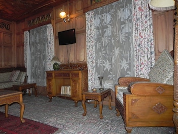 Shabrose Heritage Houseboats,Jammu>>Gulmarg,3 star