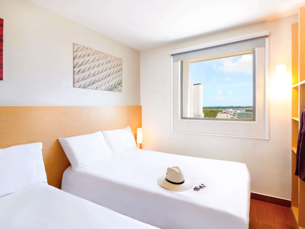 ibis cancun centro
