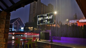 diplomat inn
