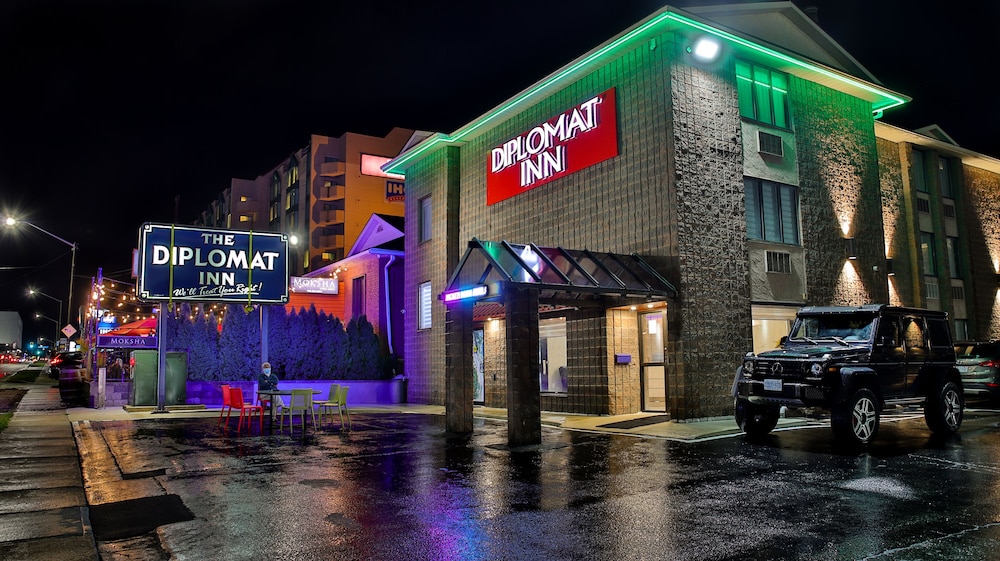diplomat inn