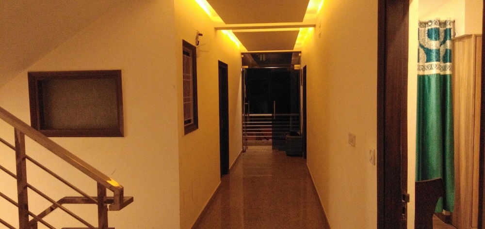 hotel aerocity golden