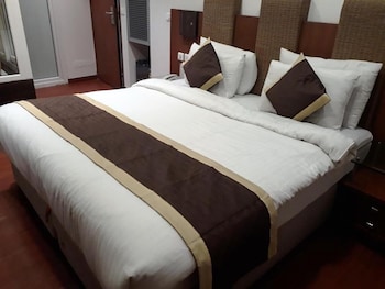 hotel aerocity golden