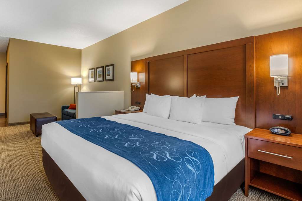 comfort suites cedar falls