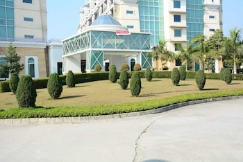 four leaf service suites