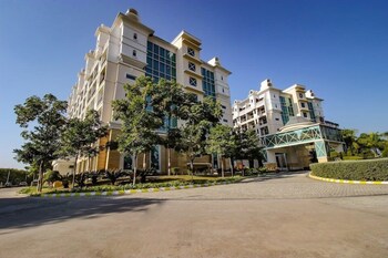 four leaf service suites