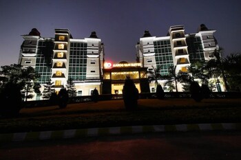 four leaf service suites