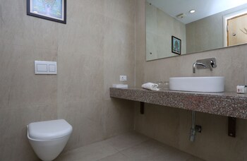 four leaf service suites