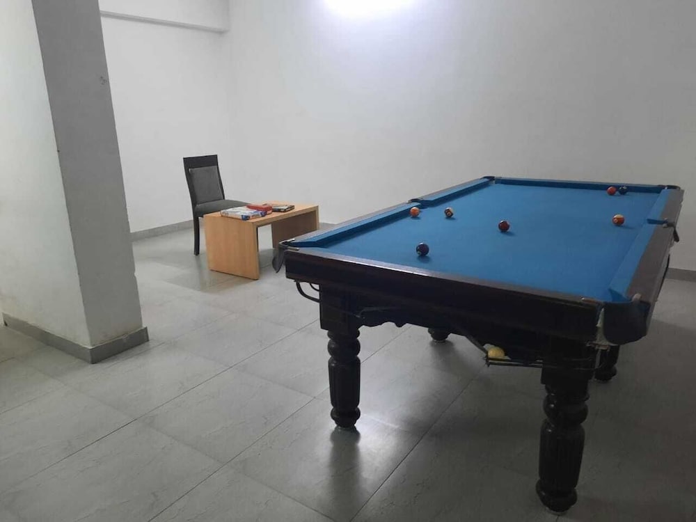 four leaf service suites