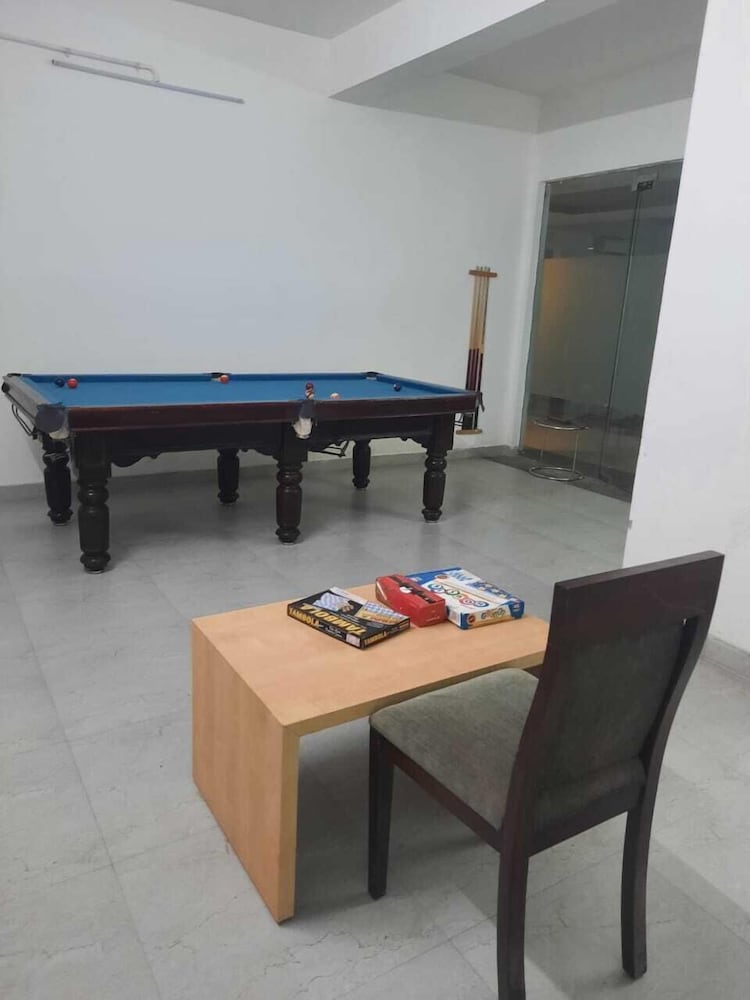 four leaf service suites