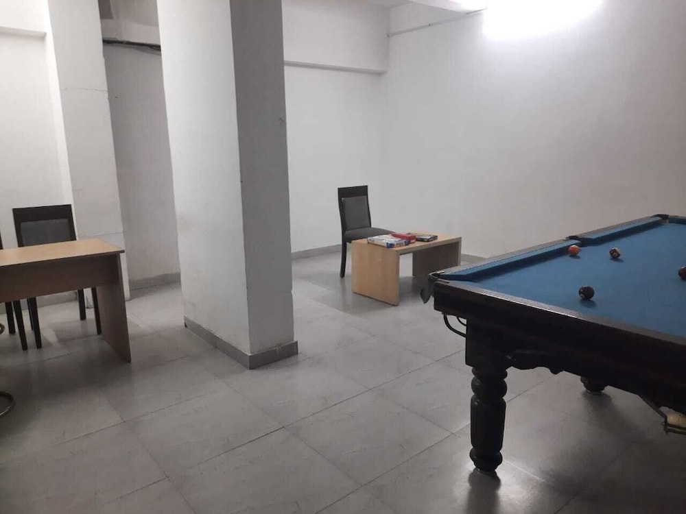 four leaf service suites