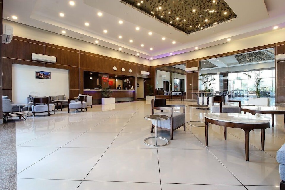 four leaf service suites