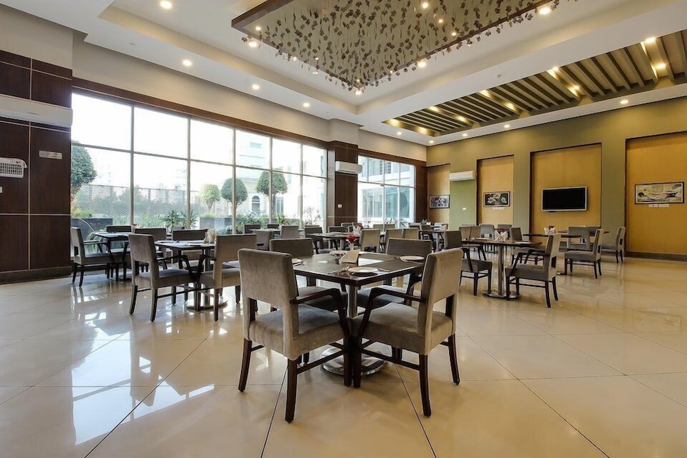 four leaf service suites