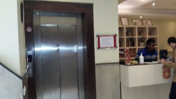 Gd House,Gurugram>>Delhi,3 star