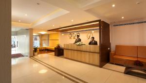 flora charishma residency aluva